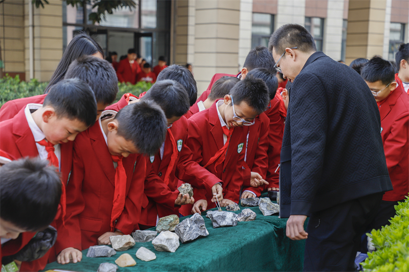 “爭(zhēng)做秦嶺生態(tài)保護(hù)衛(wèi)士”主題科普活動(dòng).jpg